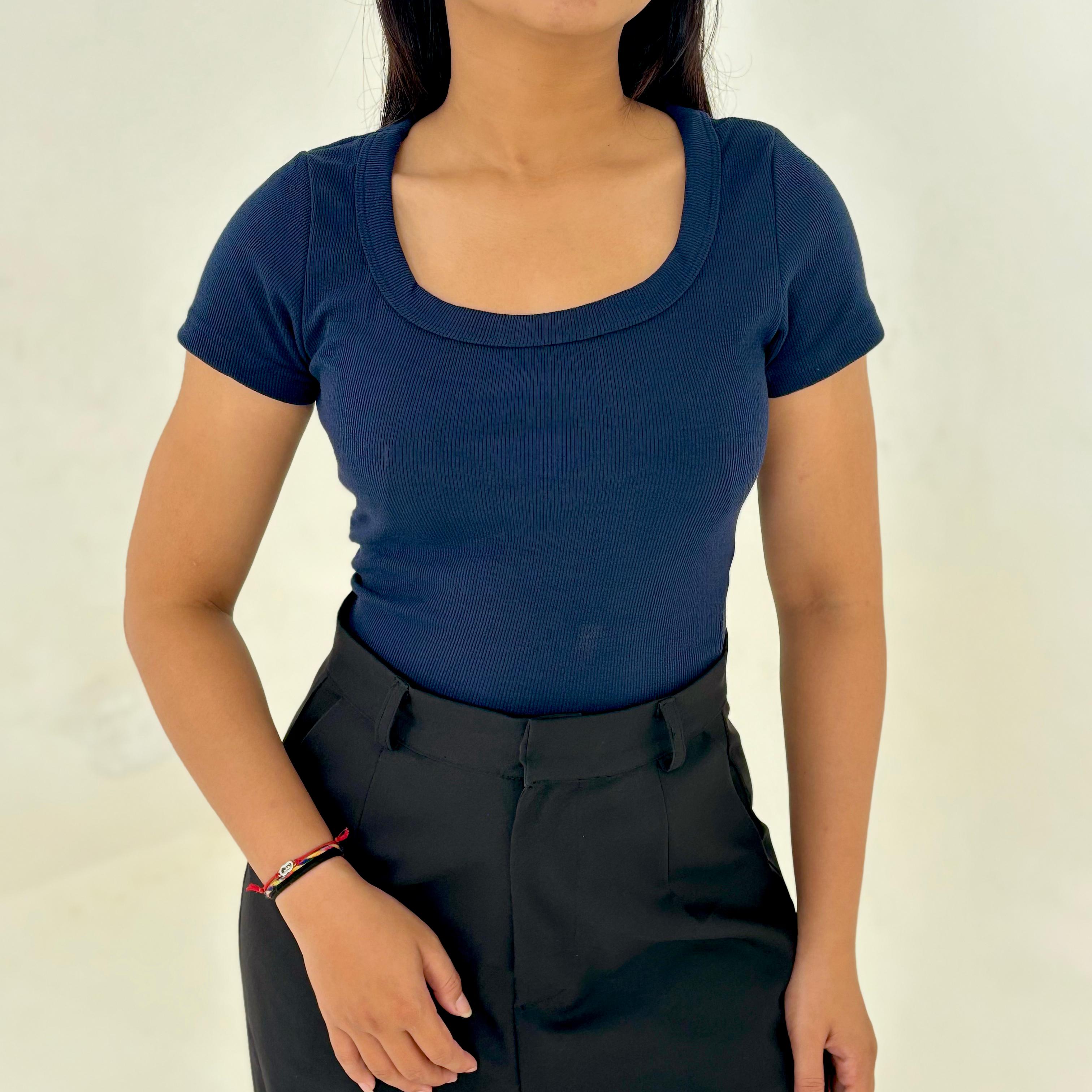 Aqilla Uneck Top