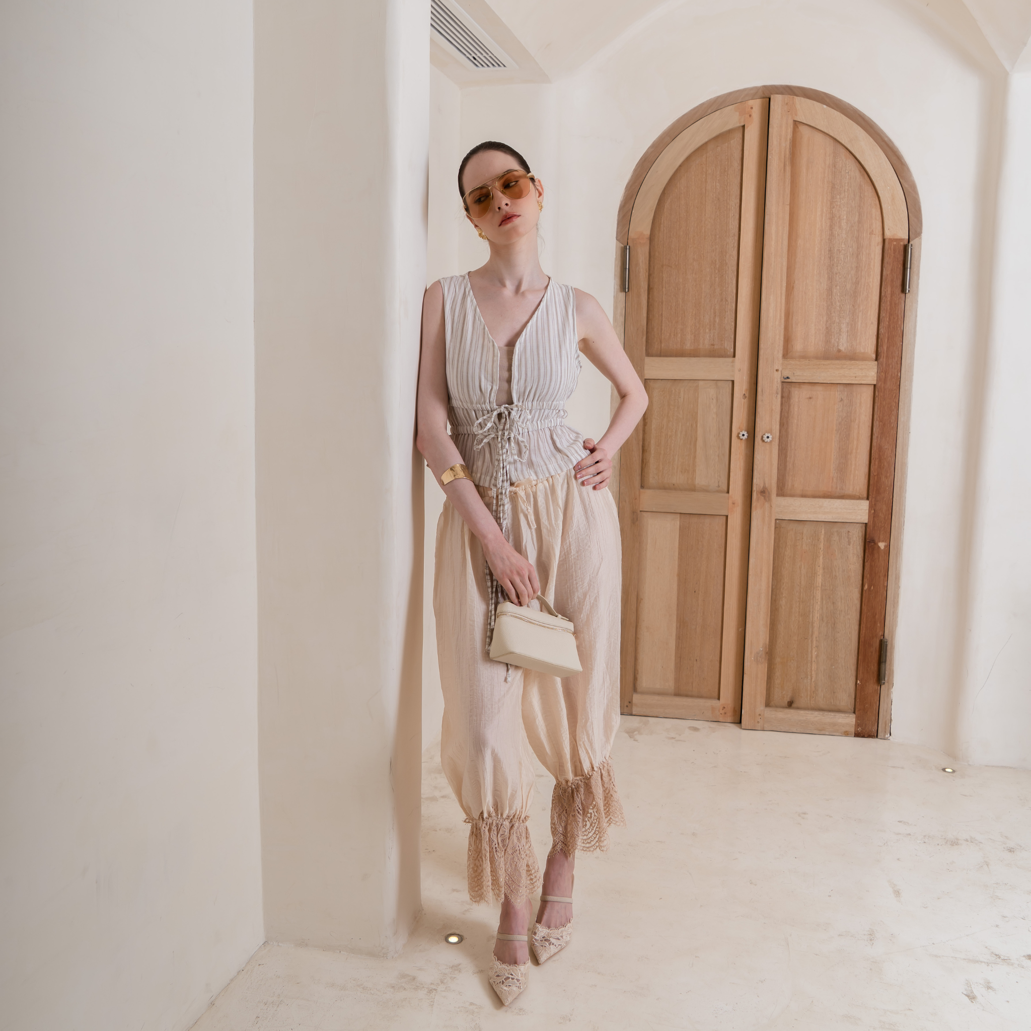 Leonnie Vneck Top
