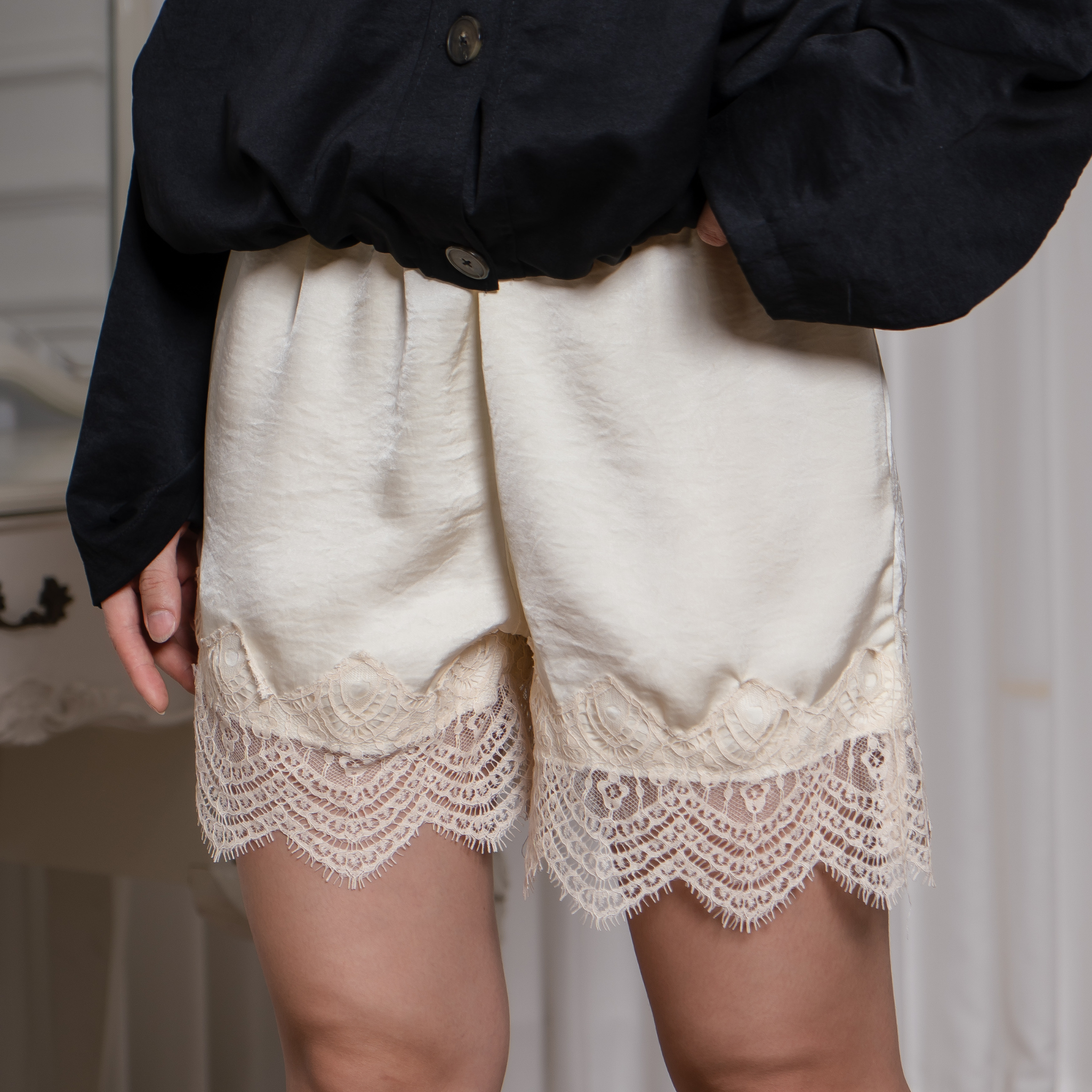 Charlotte Short Lace Pants